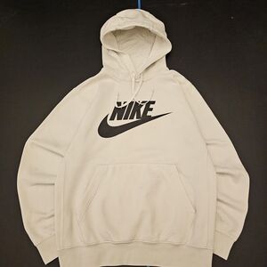 Nike Sportswear Club Fleece Graphic Pullover Hoodie - Ivory/Off-White